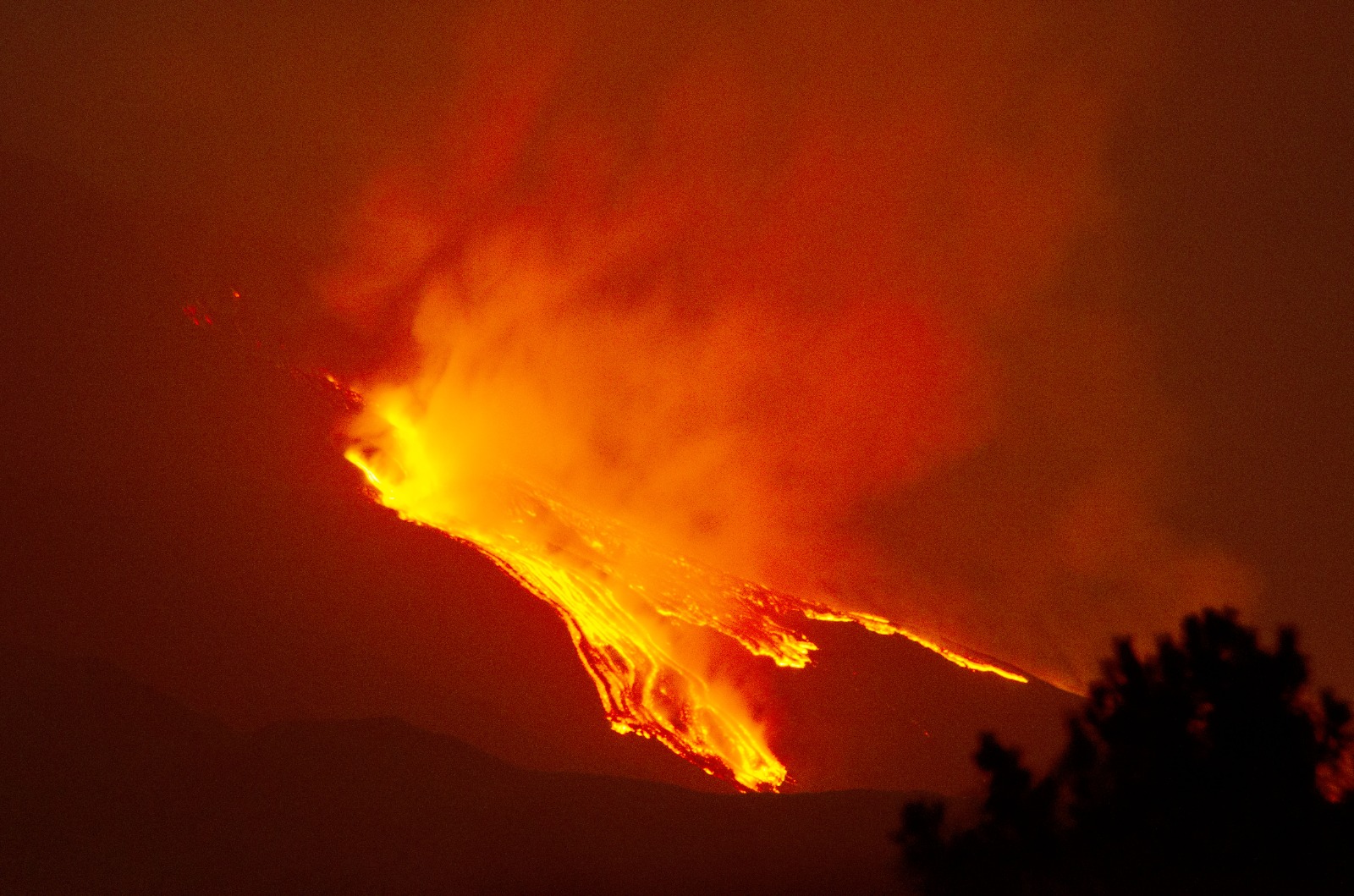 Galleria foto 'Etna, doppio parossismo, Boris Behncke, era già accaduto' - foto 2