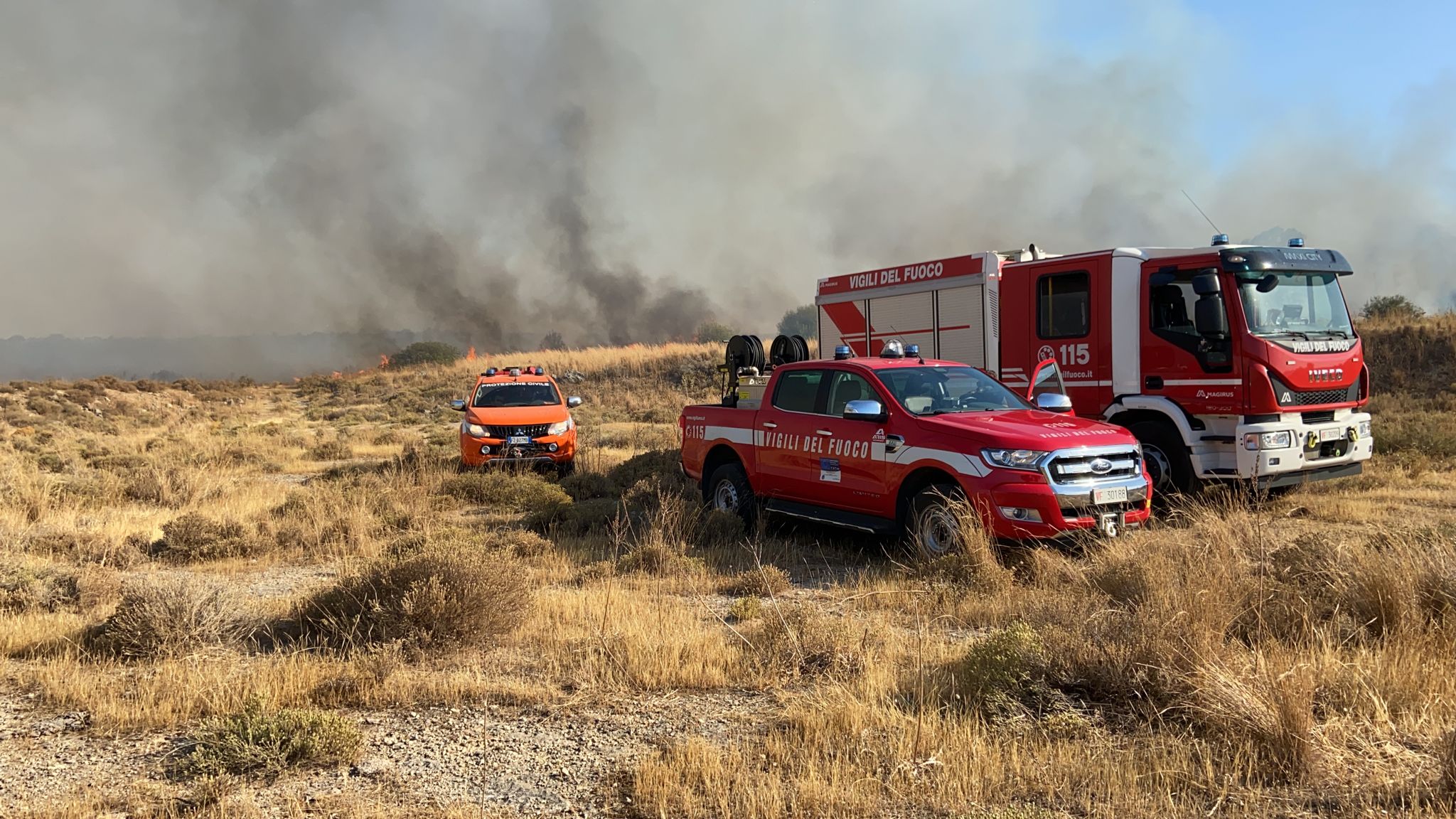 Emergenza incendi a Siracusa, in un mese 591 interventi