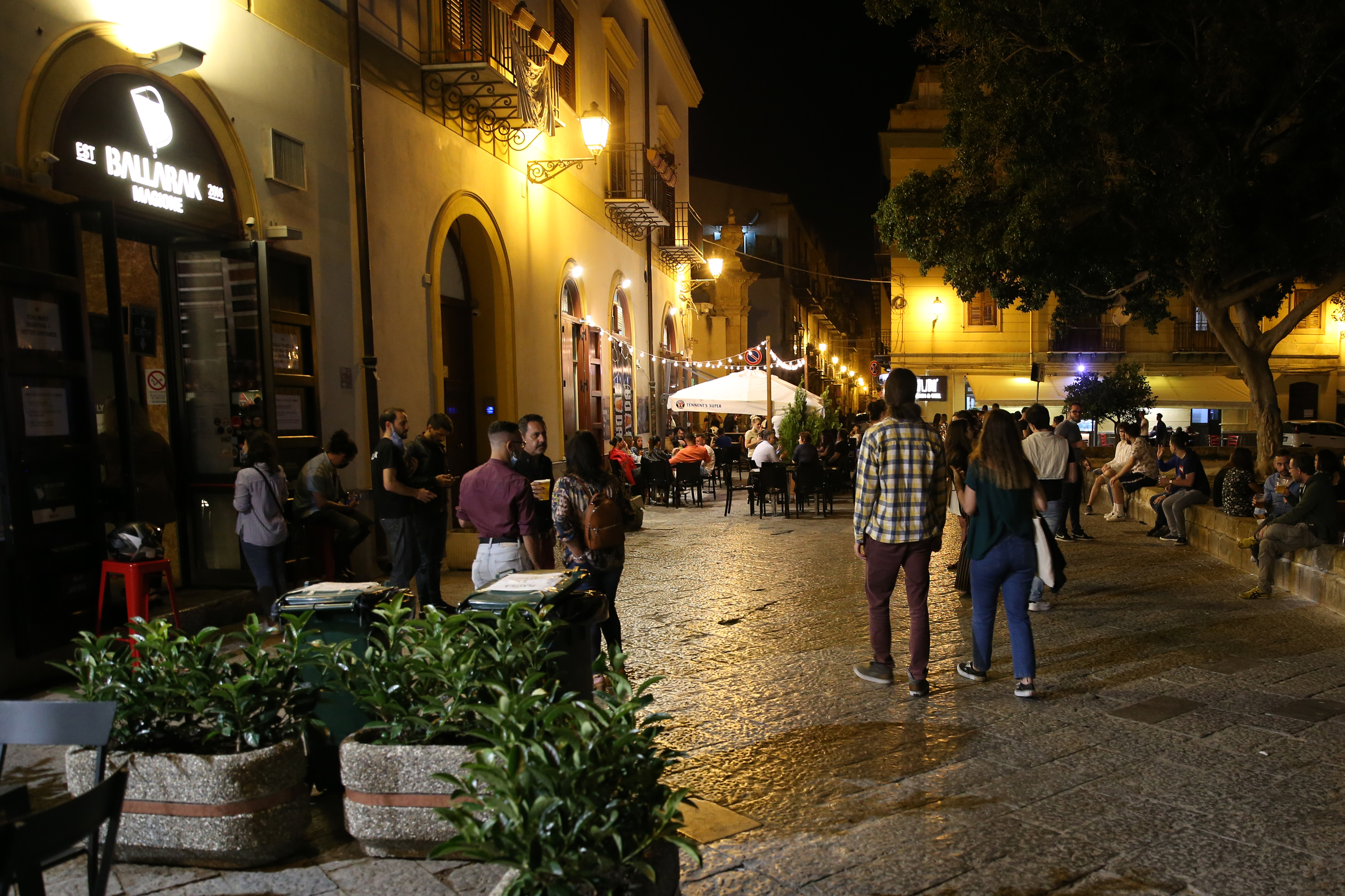 Movida a Palermo, ordinanze sospese ma Orlando non si arrende