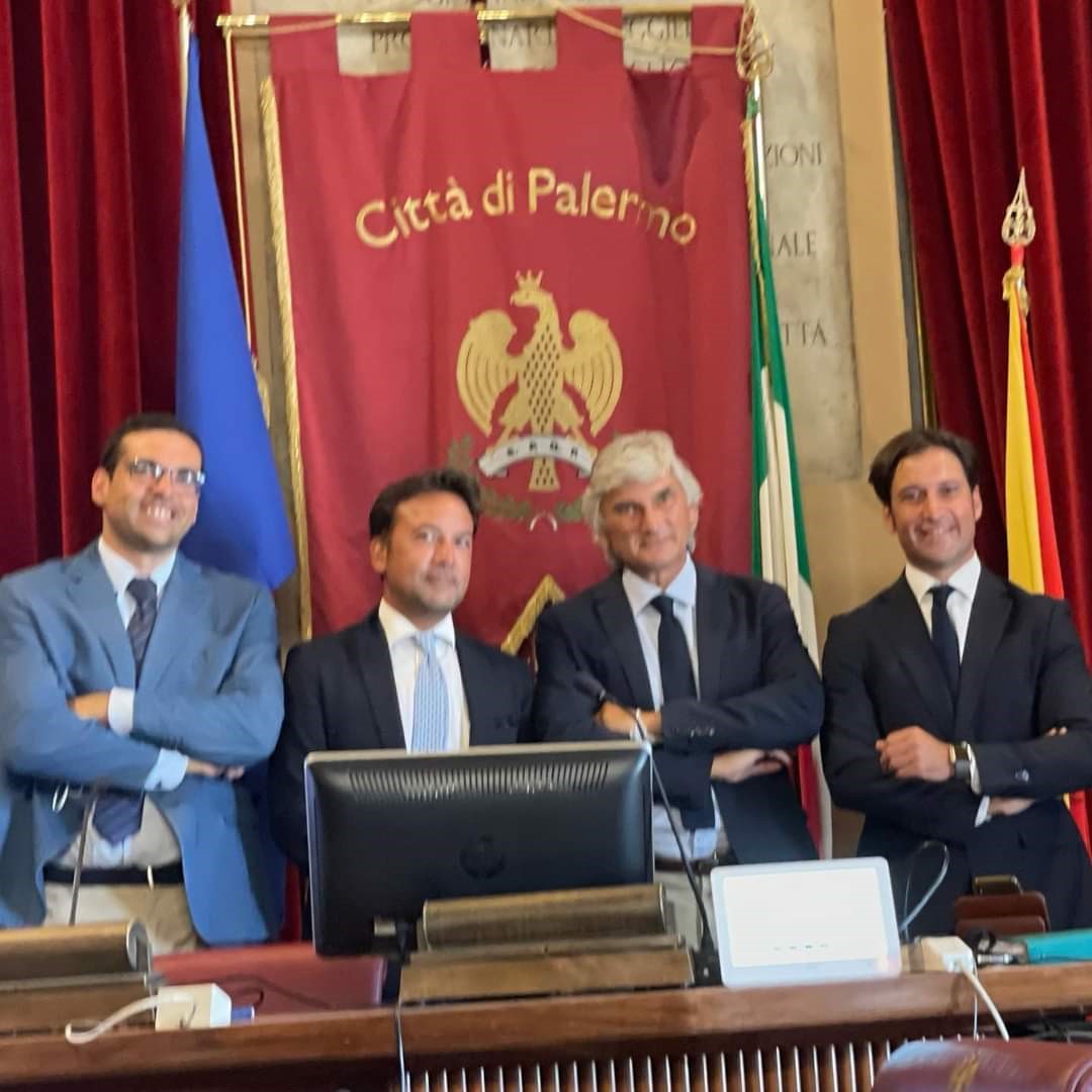 Palermo, dimissioni e cambi di casacca, la maggioranza perde pezzi