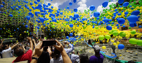 Palloncini in aria, una petizione per fermarli, ecco perché