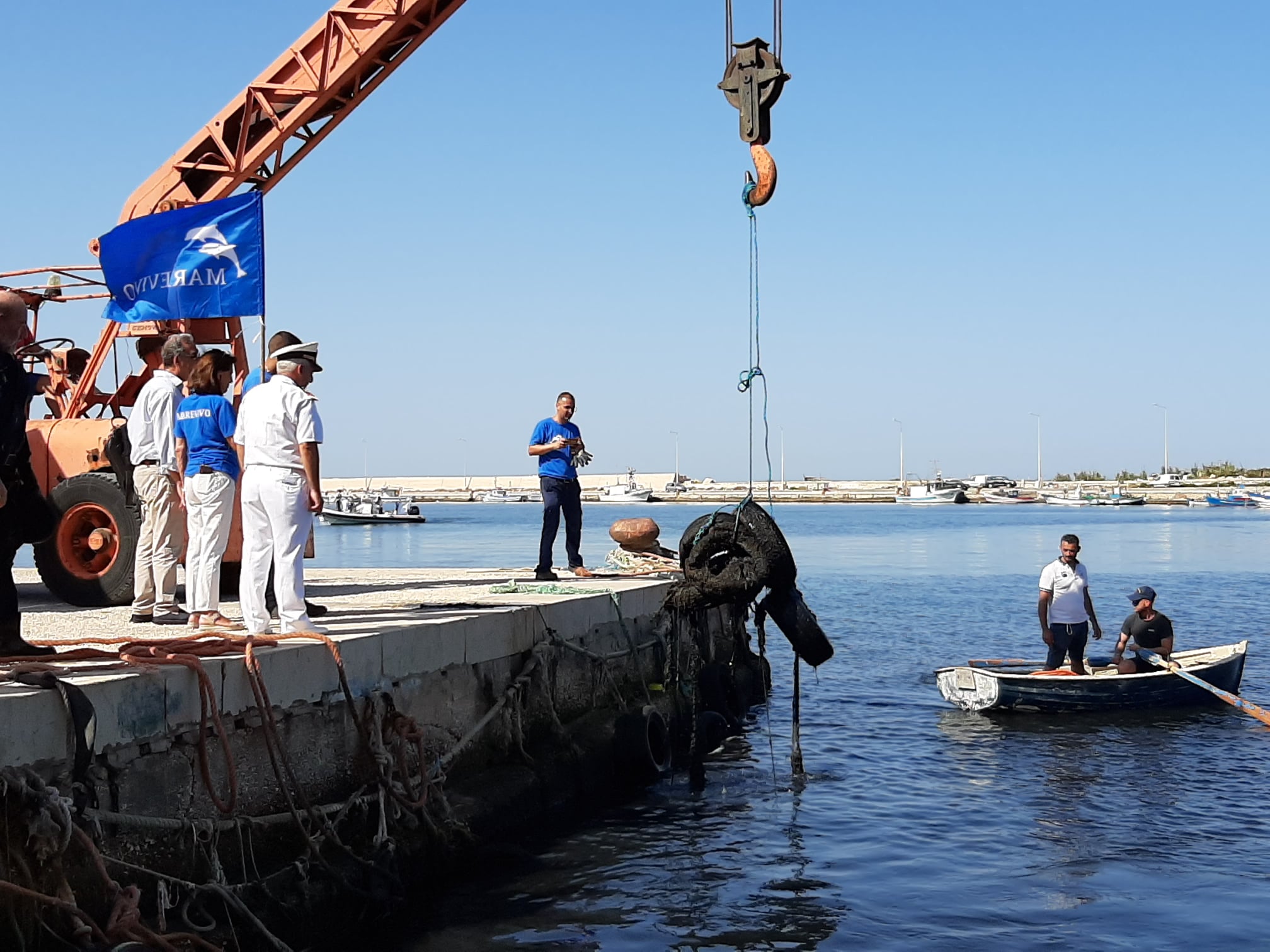 Marsala, recuperati 2500 chili pneumatici sui fondali del porto