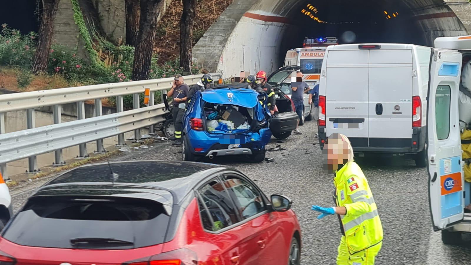 Tamponamento a catena sulla Palermo-Messina, feriti e traffico in tilt