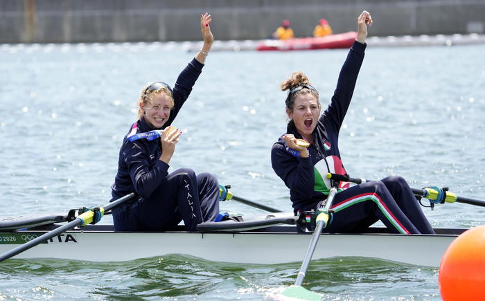 Tokyo 2020, Italia, oro e bronzo nel canottaggio, Paltrinieri argento nel nuoto