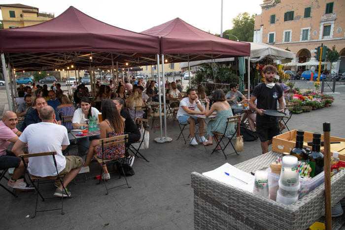 Covid, multe fino a 400 euro per chi non ha il green pass