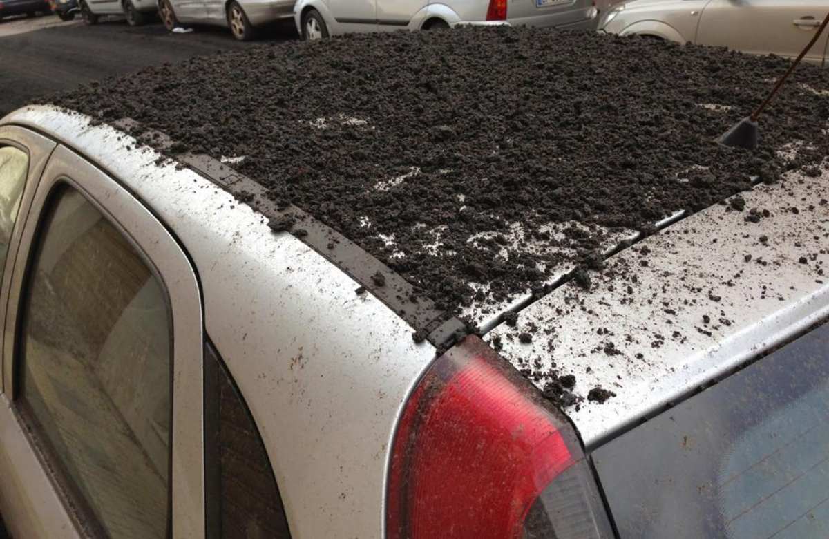 Cenere Etna, bobcat in funzione a Tremestieri Etneo