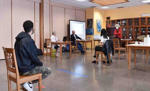 Scuola, maturità, a prendere 100 sono più le ragazze del Sud