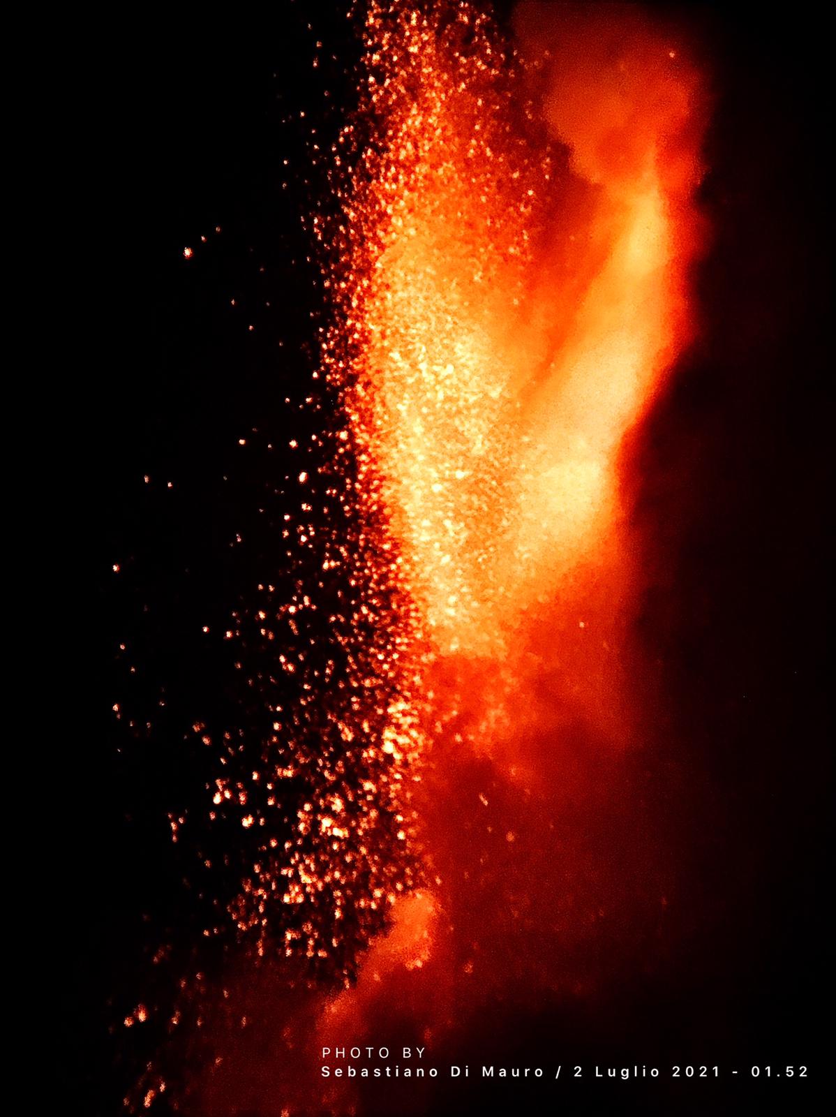 Etna, nuovo spettacolare parossismo, le foto dell’eruzione Etna, nuovo spettacolare parossismo, le foto dell’eruzione