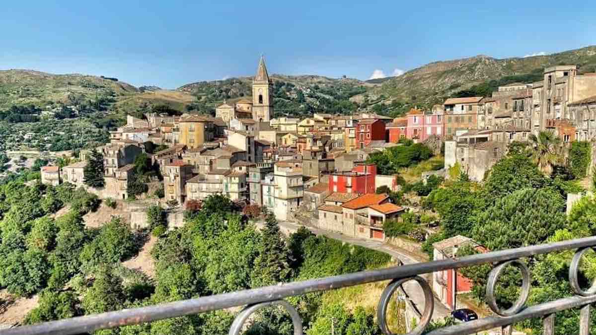 Galleria foto 'Vacanze in Sicilia, l’altopiano dell’Argimusco e i borghi sui Nebrodi' - foto 2