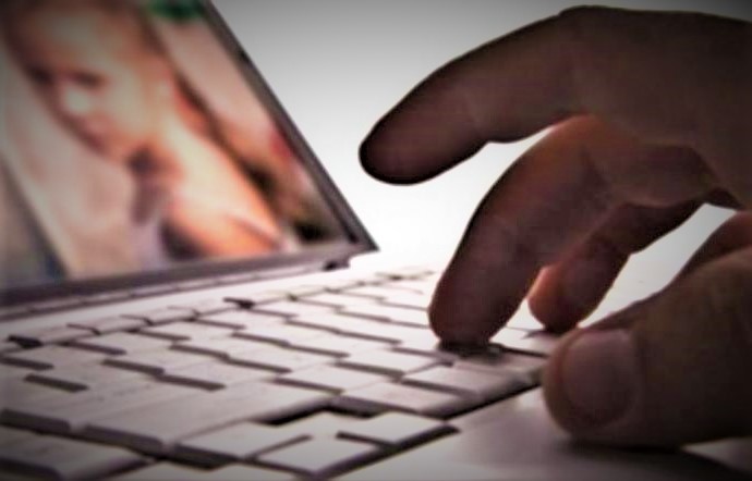 Adesca bambina di nove anni sui social, in manette operaio di 27 anni