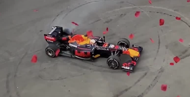Max Verstappen tra le strade di Palermo, lo spot Red Bull è una favola – Video