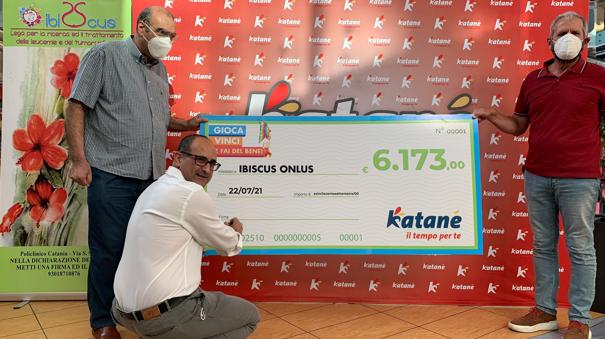 Centro commerciale Katanè dona 13 mila euro per buoni spesa e ricerca
