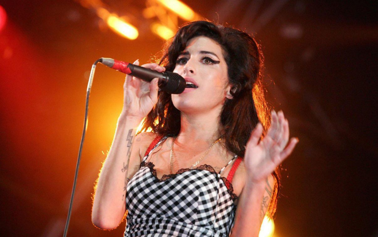 Amy Winehouse, all’asta centinaia di oggetti appartenuti alla star