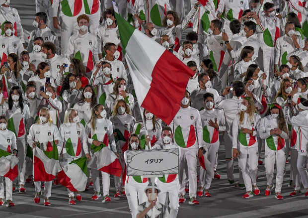 Tokyo 2020, al via i giochi, sfila l’Italia, ecco le FOTO