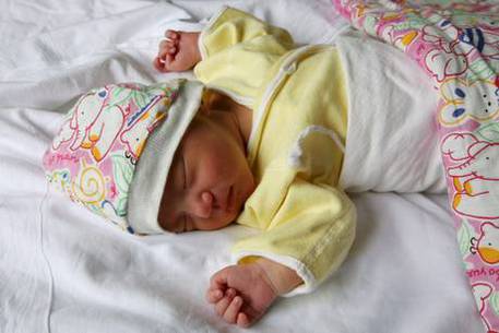 Neonata abbandonata in culla della vita, “Un gesto d’amore”