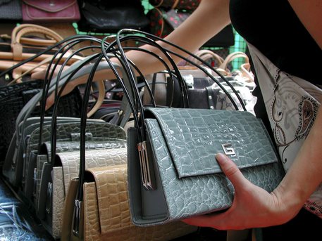 Chiusa boutique del falso a Roma, tra i clienti anche vip