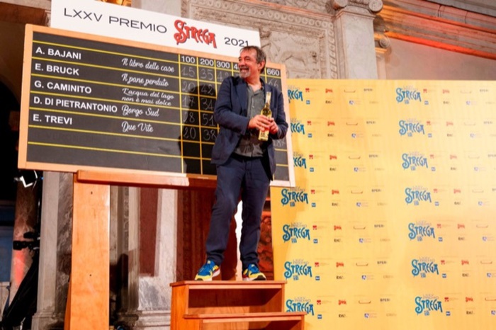 Premio Strega 2021, vince Emanuele Trevi con “Due Vite”