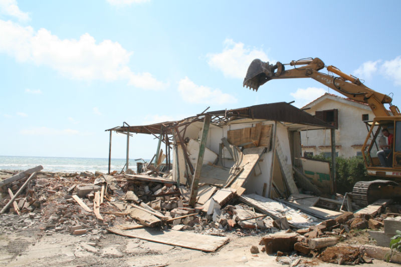 Abusi da abbattere, Comuni inadempienti. Solo un’ordinanza su 5