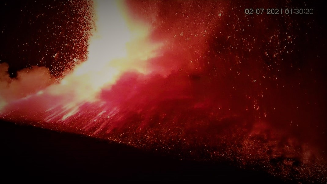 Etna, ripresa nella notte l’attività stromboliana