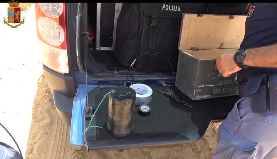 A Gela trovato ordigno, evacuato palazzo e arrestato un 29enne