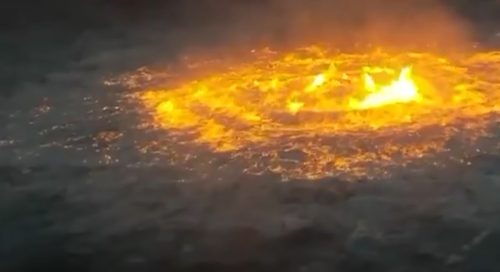 Messico, si rompe gasdotto, un “occhio di fuoco” in mezzo al mare