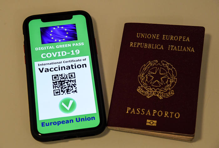 Covid, da oggi il Green pass europeo, come richiederlo