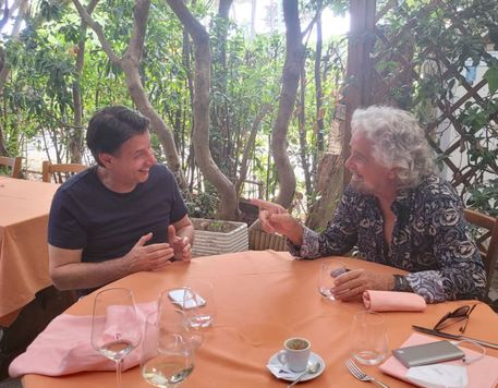 M5S, pranzo Grillo-Conte, “Ora pensiamo al 2050” M5S, pranzo Grillo-Conte, “Ora pensiamo al 2050”