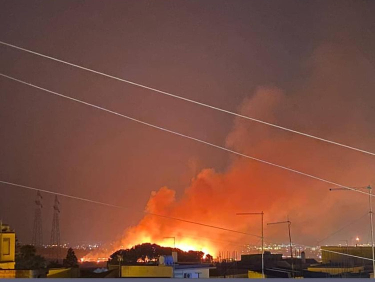 Incendio nel siracusano, notte di paura a Città Giardino, le FOTO