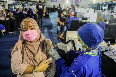 Covid, allarme Indonesia, più di 1200 morti e 54 mila contagi in 24 ore