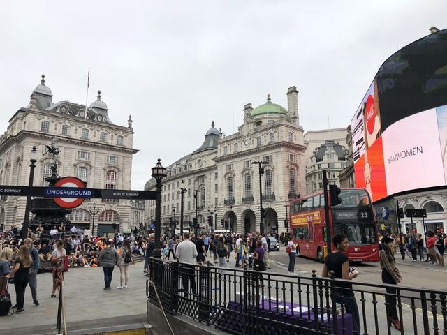 Viaggi nel Regno Unito, da ottobre serve il passaporto, cosa cambia dopo la Brexit Viaggi nel Regno Unito, da ottobre serve il passaporto, cosa cambia dopo la Brexit