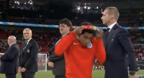 Euro 2020, i giocatori inglesi “rifiutano” la medaglia VIDEO