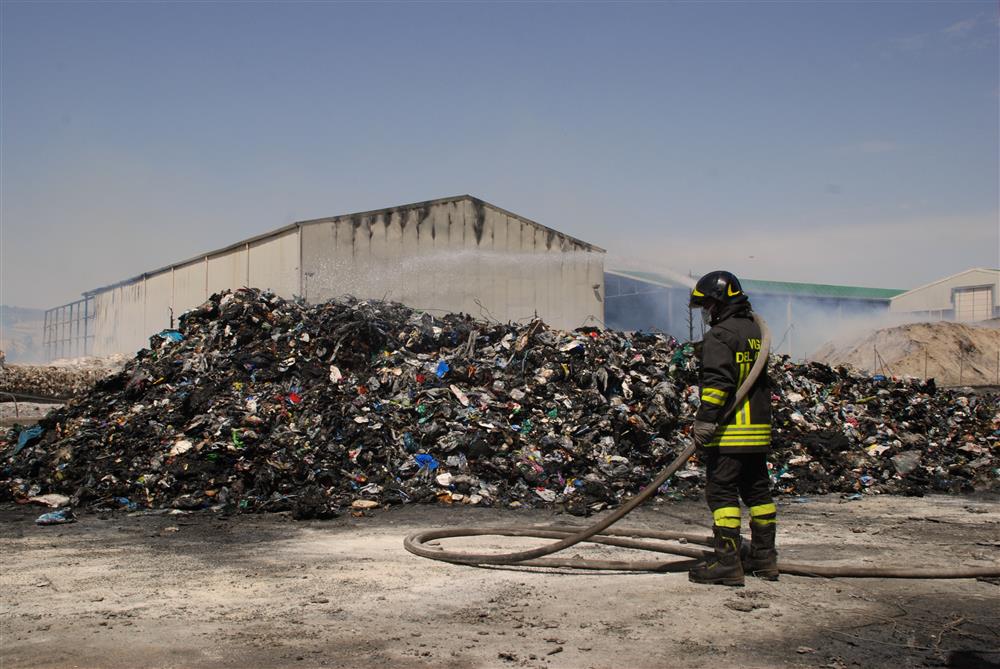 Caltagirone, rogo devasta Kalat impianti, il sindaco “Atto criminale”