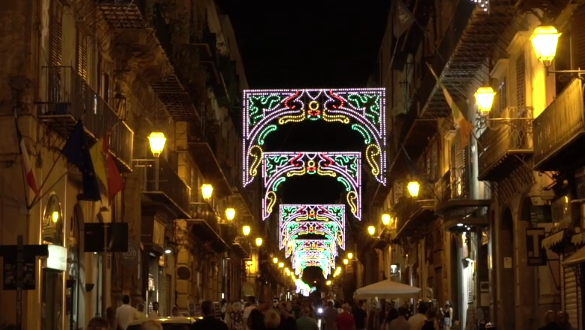 Il Festino a Palermo, la magia delle luminarie dei Quattro Canti – Video