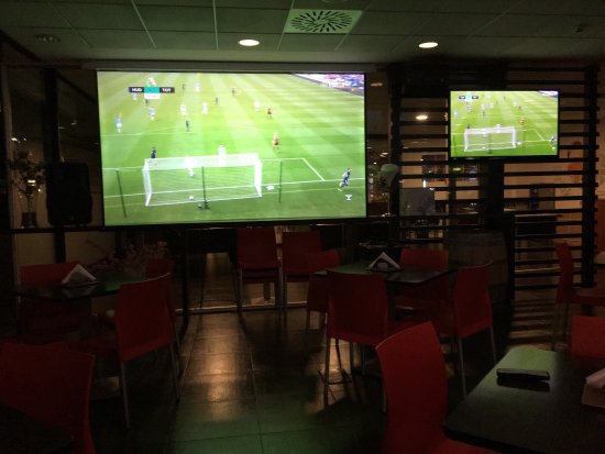 A Catania maxi schermo nei locali con limiti e restrizioni