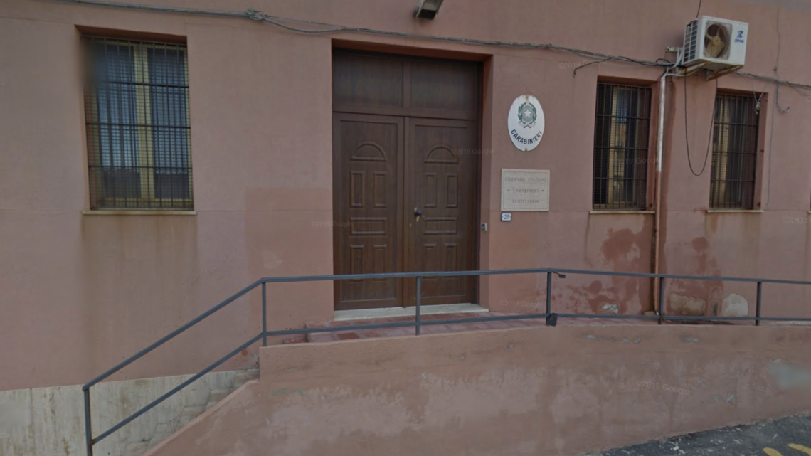 Pantelleria, droga e cartelli stradali in casa, in manette 26enne