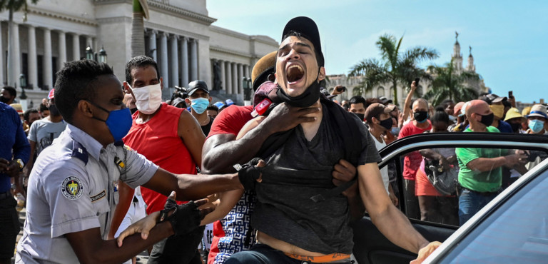 Proteste a Cuba e repressione violenta, “Polizia rivoluzionaria inaccettabile”