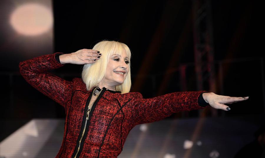 Sanremo, festival torna libero da mascherine e omaggia Raffaella Carrà