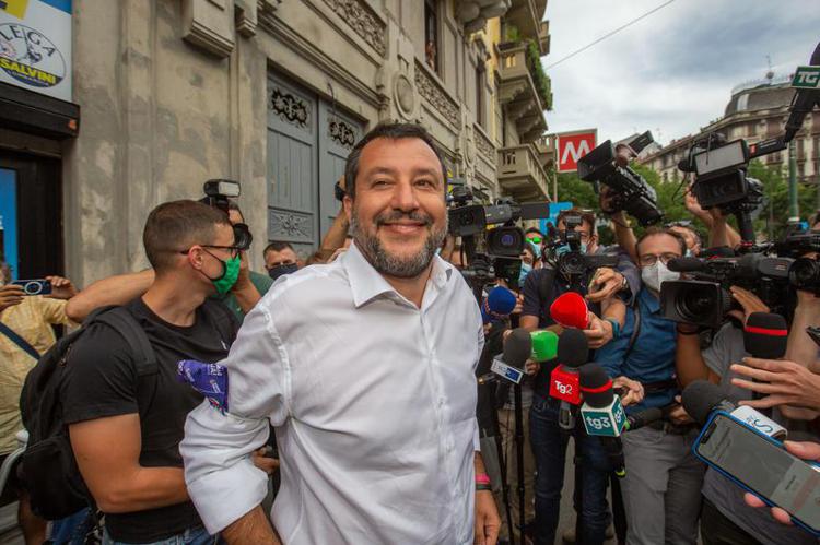 Ddl Zan, Salvini: “un leghista si baciava con un uomo? Stica**i”