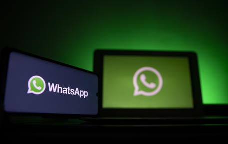 WhatsApp, allarme sicurezza, chiunque ti può spiare, come evitarlo