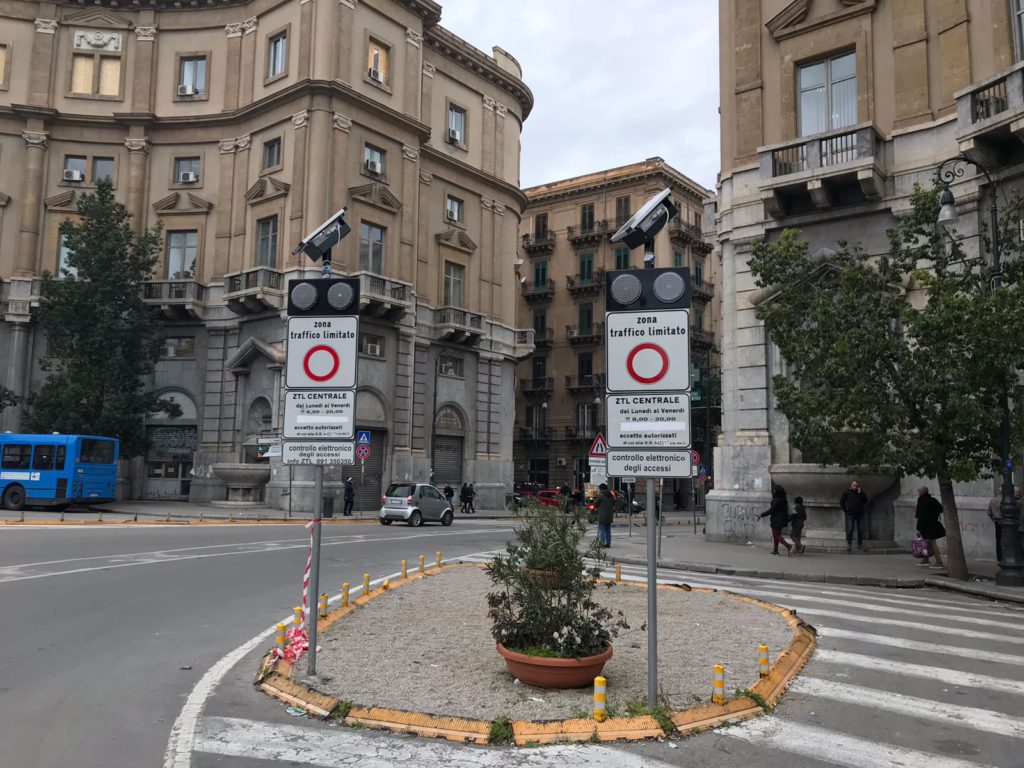 Palermo, stop alla Ztl diurna per le festività natalizie