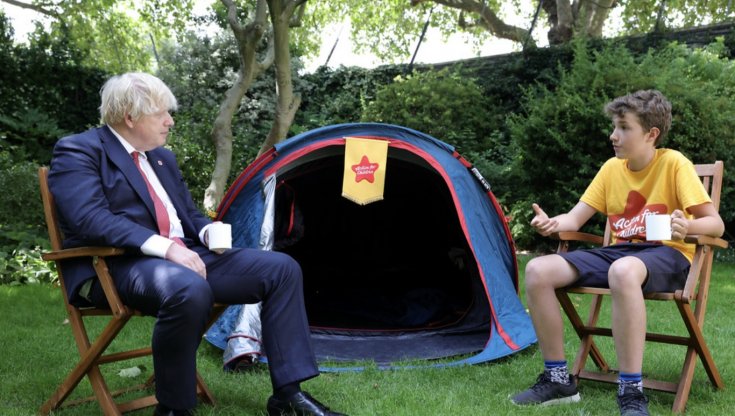 Covid, le 500 notti in tenda di un undicenne inglese per beneficenza