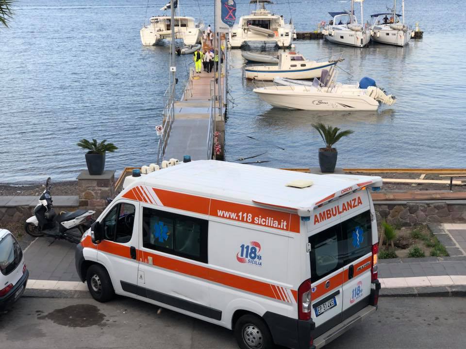 “Nella nostra Isola la sanità è razzista, a Lipari vi è una sola ambulanza in servizio”