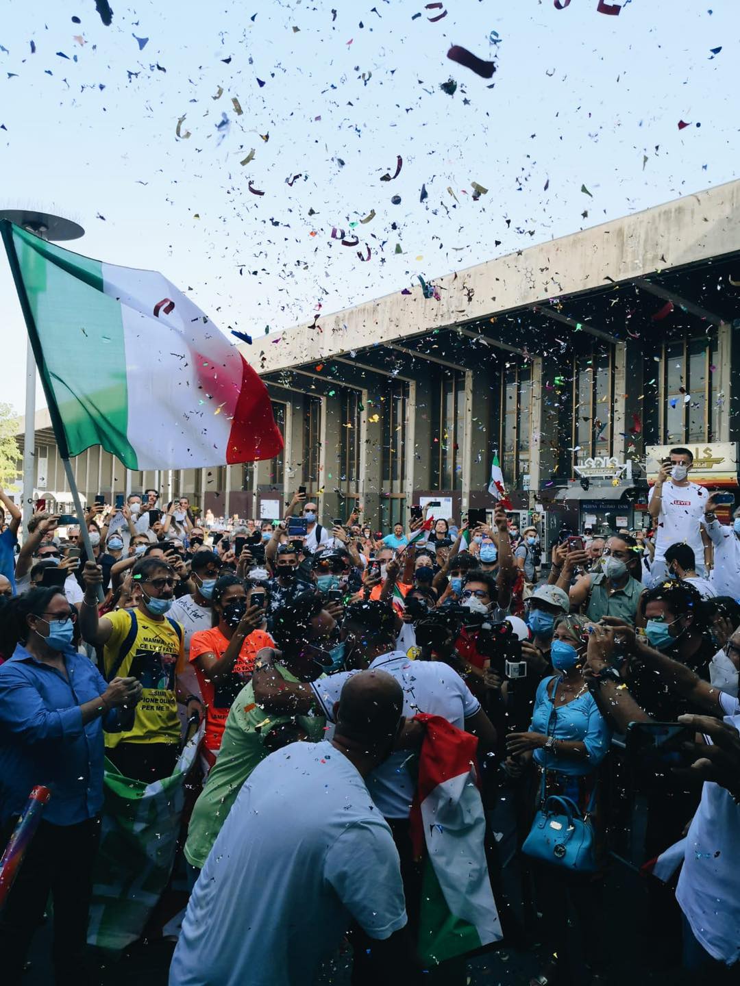 L’oro olimpico Luigi Busà torna in Sicilia, grande festa per il “gorilla”