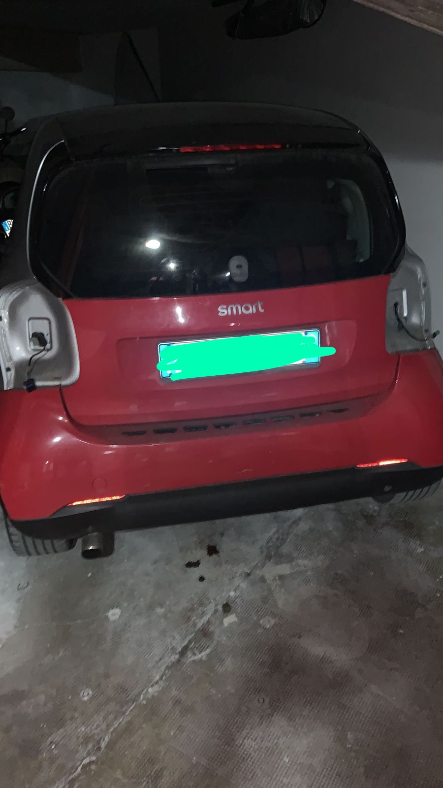 Galleria foto 'Catania, dilaga il “business” illegale dei furti di fari delle Smart' - foto 1