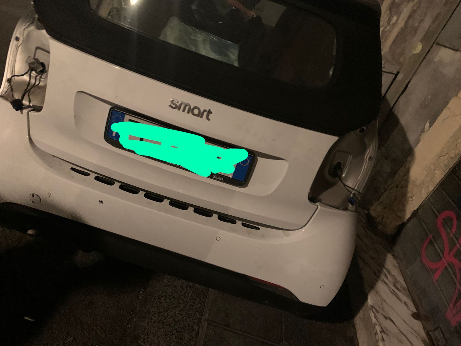 Catania, dilaga il “business” illegale dei furti di fari delle Smart