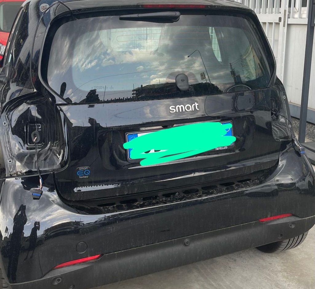 Catania, dilaga il “business” illegale dei furti di fari delle Smart