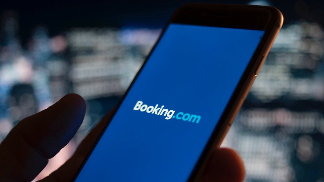 Booking.com, offerte lampo per viaggiatori italiani, ecco quando