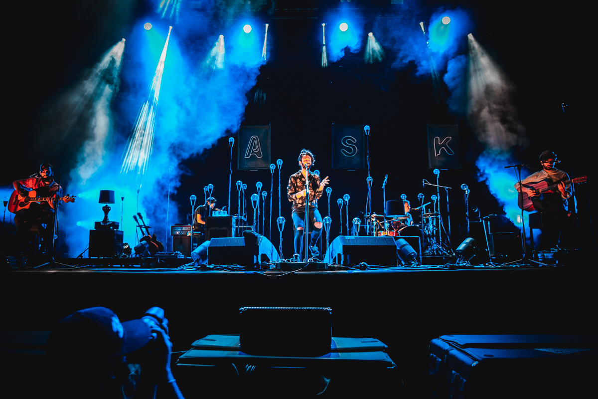 Fast Animals and Slow Kids, in concerto oggi alla Villa Bellini