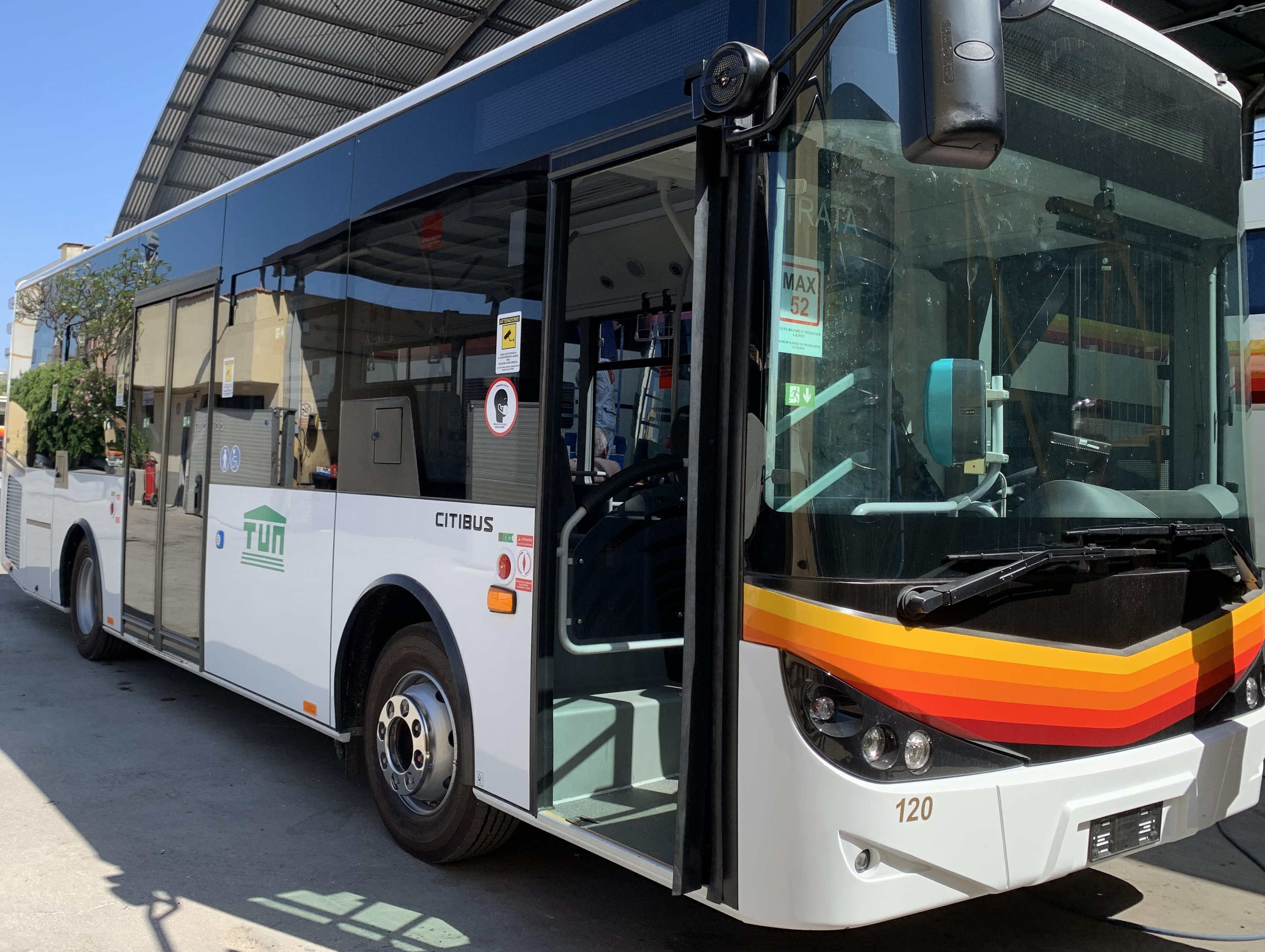 Due nuovi autobus per il servizio urbano di Agrigento Due nuovi autobus per il servizio urbano di Agrigento