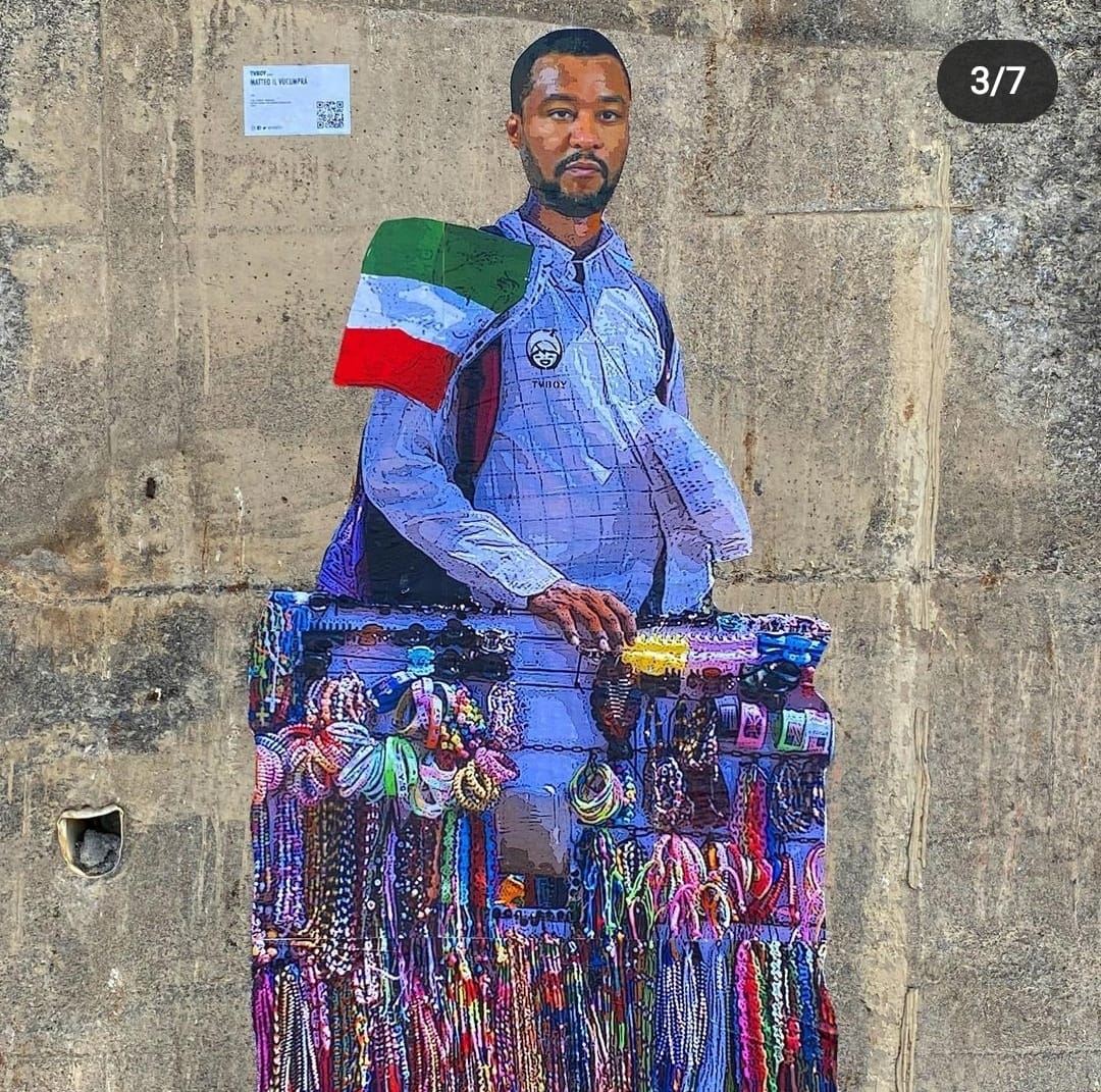 Salvini nero e “vu cumprà” in una via di Taormina, la foto del murales